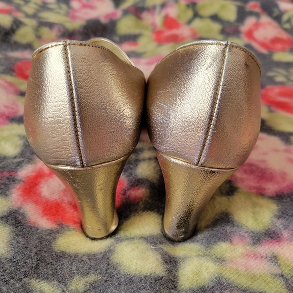 Vintage 1960s gold party shoes - Picture 4 of 7